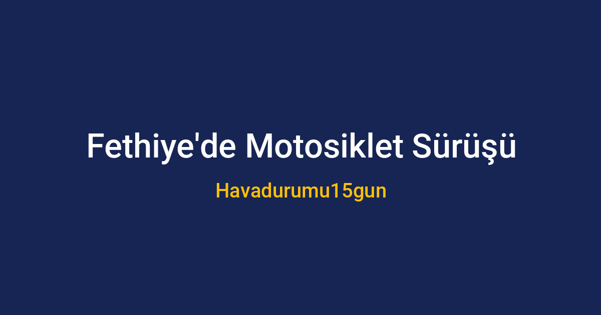 Fethiye sahil yolunda motosiklet süren bir sürücü